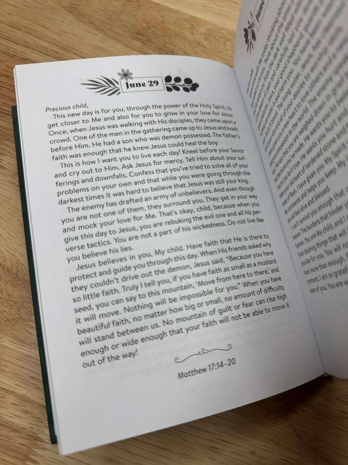 365 Days in God's Presence: A Devotional