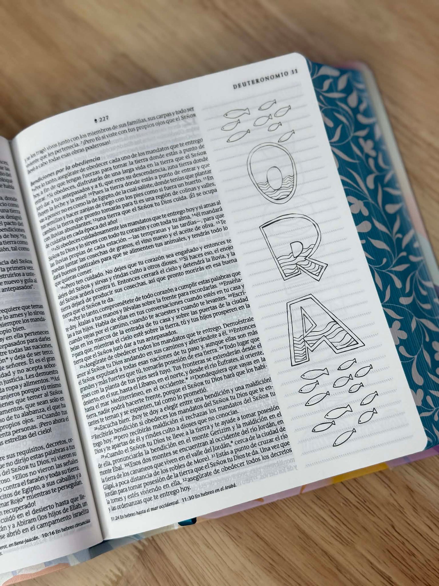 Biblia Inspira NTV con Filament, SentiPiel, Paraíso floral ( Vaso gratis con tu compra )