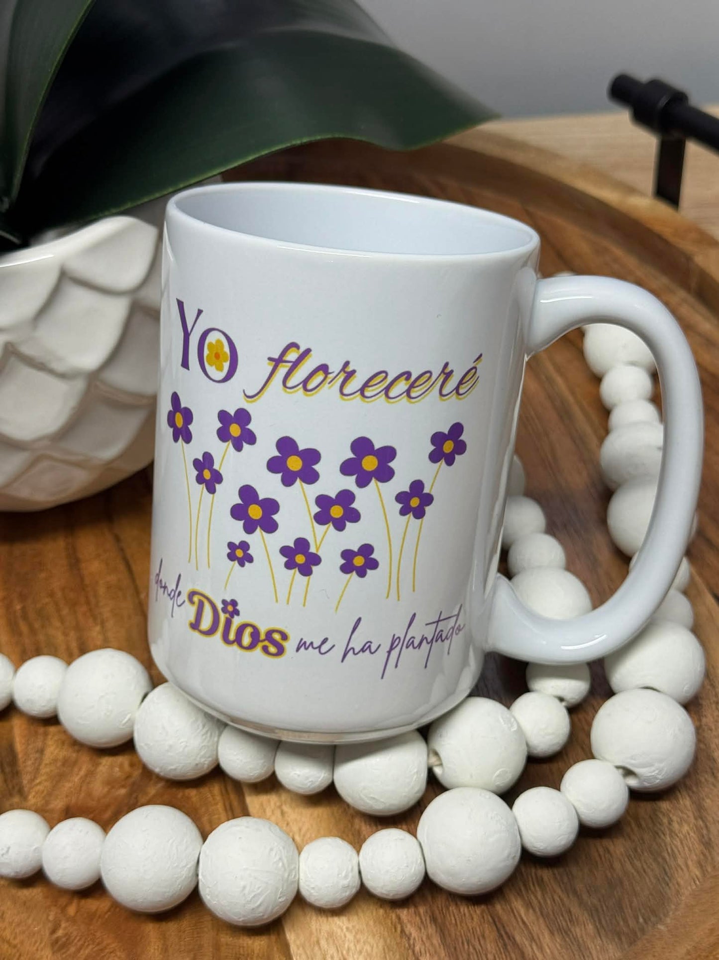 Yo floreceré donde Dios me ha plantado, Taza 15 oz Morada