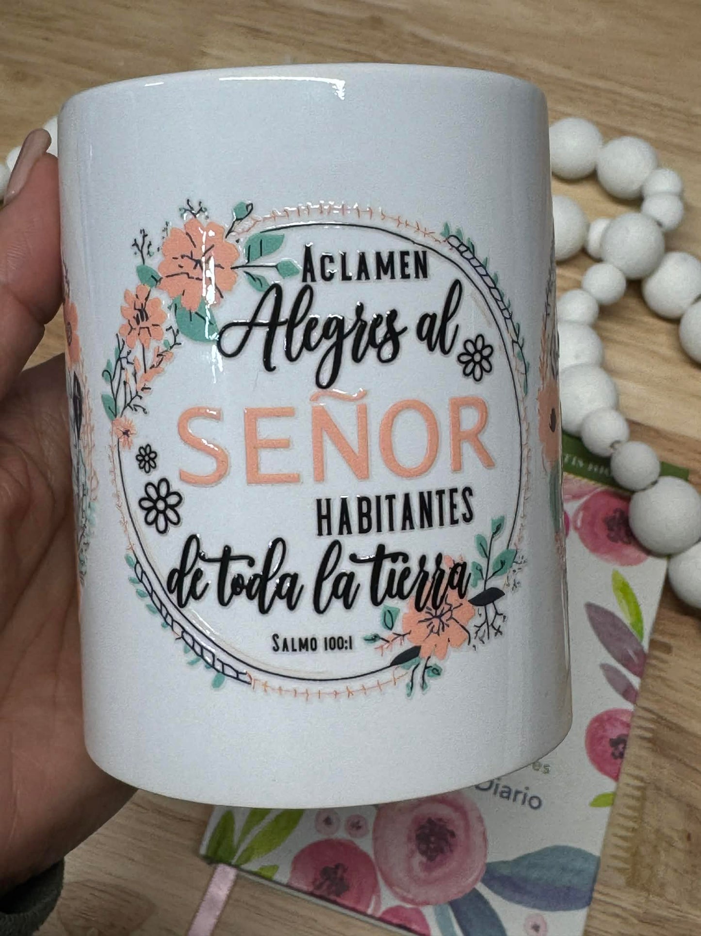 Dios te ve (God Sees Her) Vaso gratis incluido
