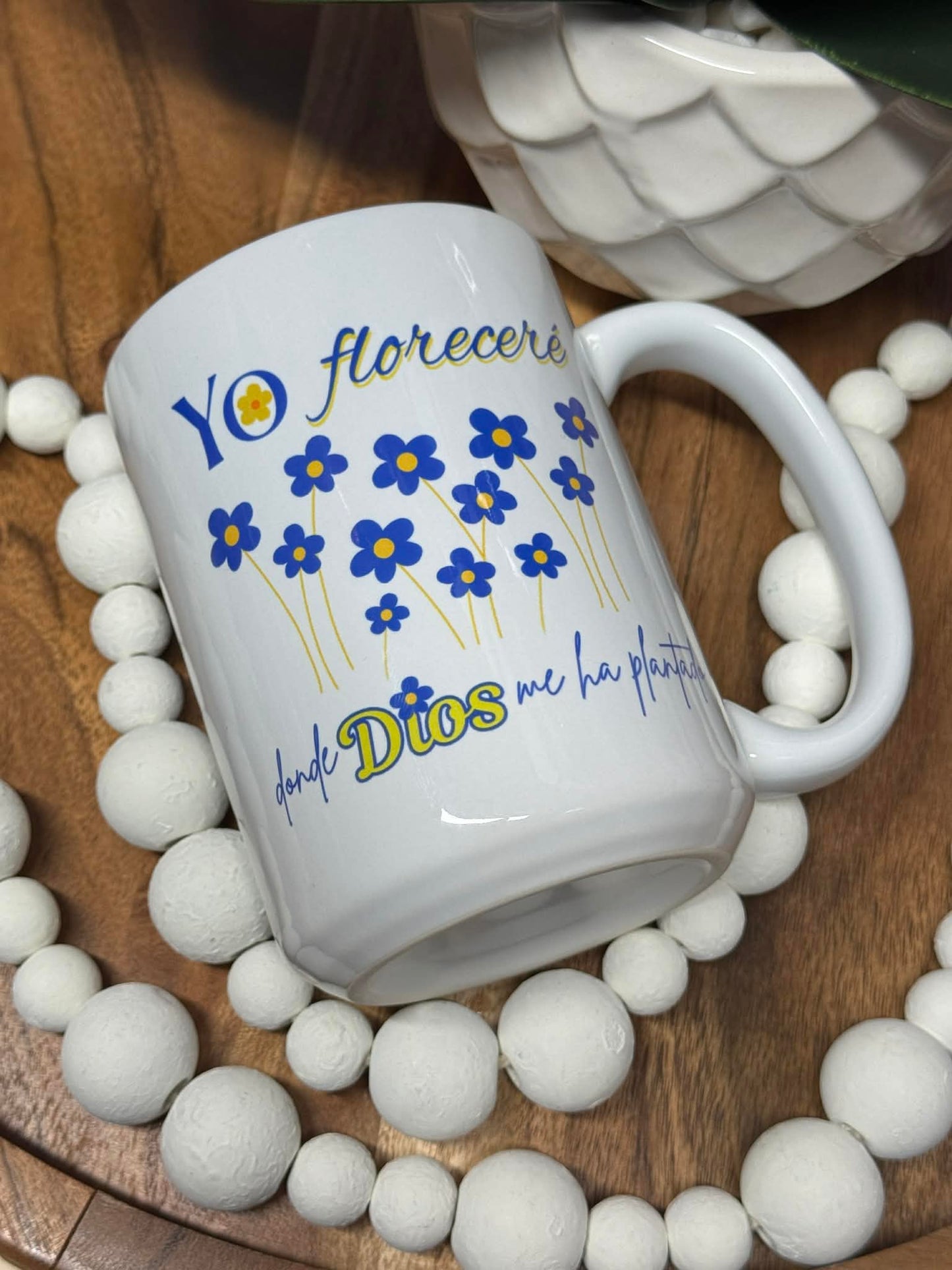 Yo floreceré donde Dios me ha plantado, Taza 15 oz Azul