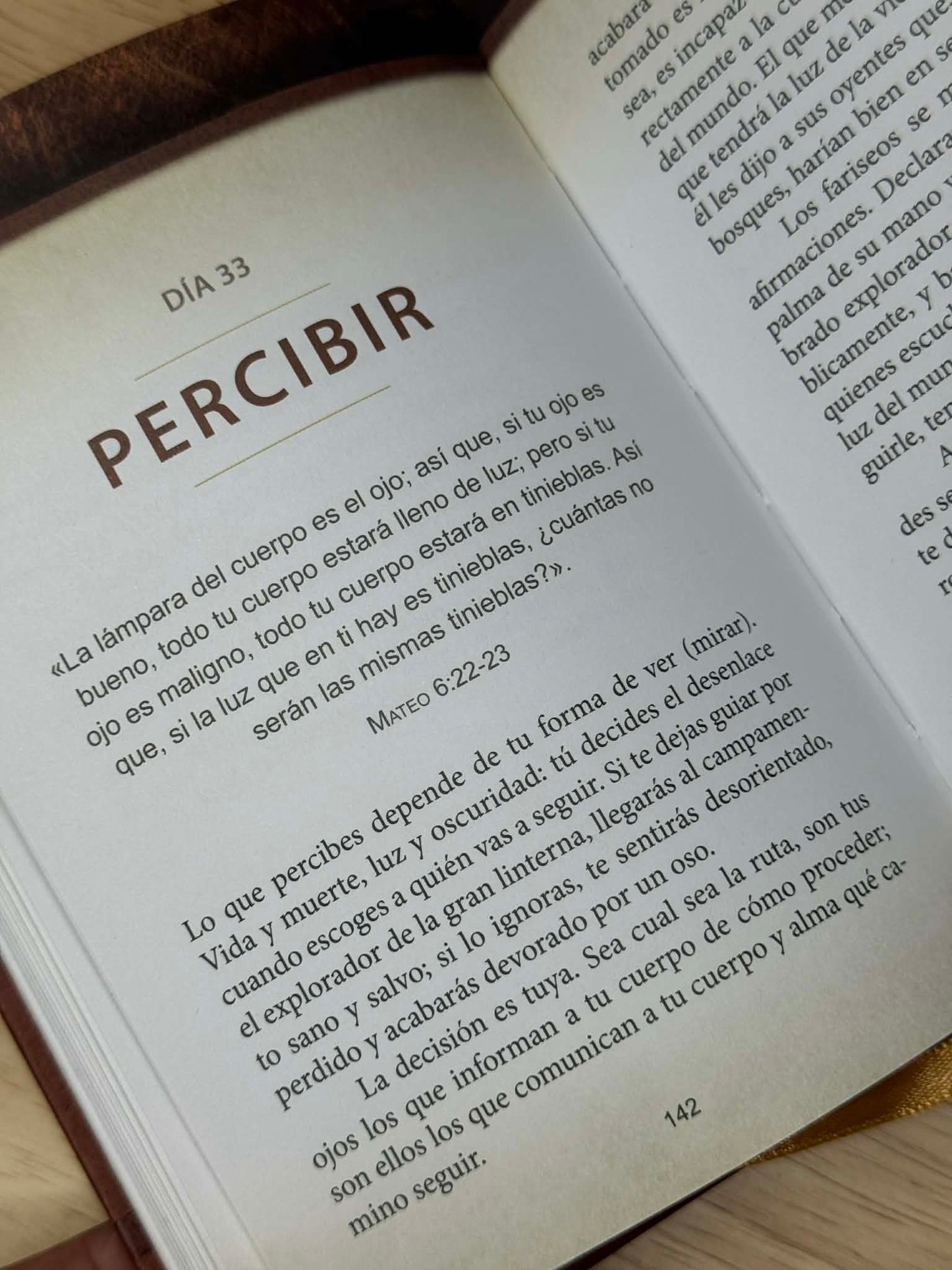 Los elegidos: 40 días con Jesús, libro uno  ( vaso gratis de vidrio incluido )