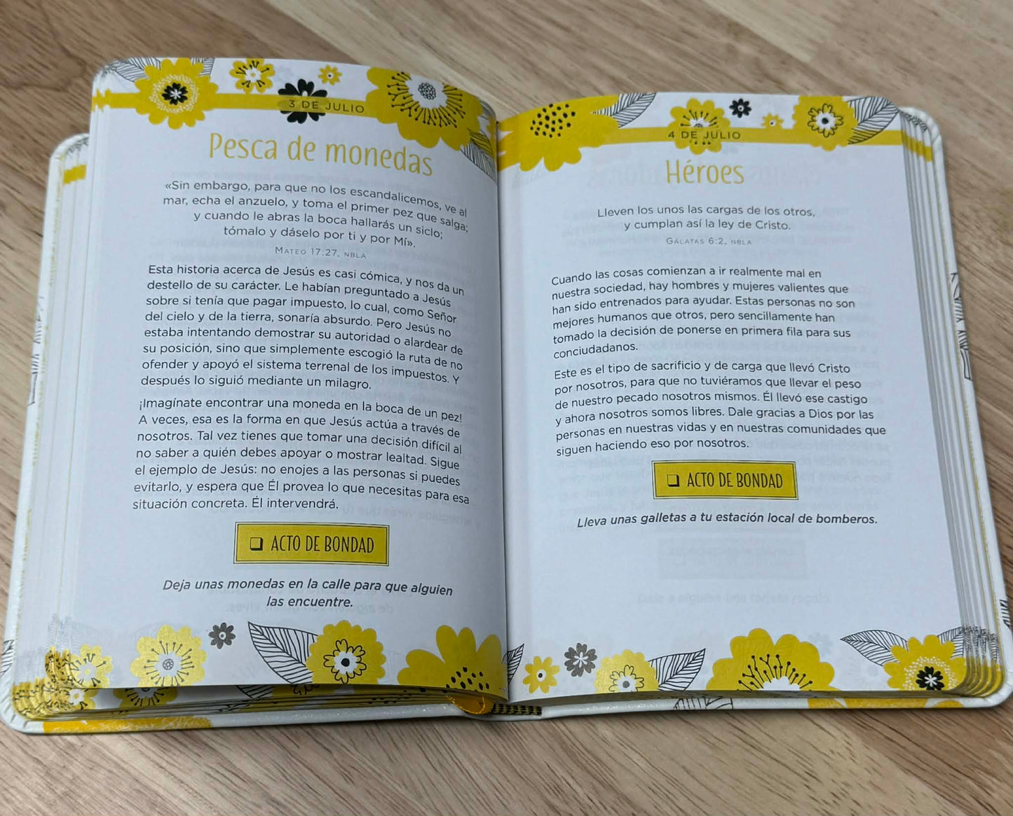 365 días de bondad (365 Days of Kindness, Spanish) Vaso gratis con tu compra