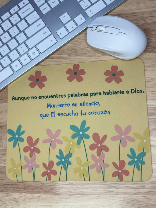 Dios escucha tu corazón mousepad