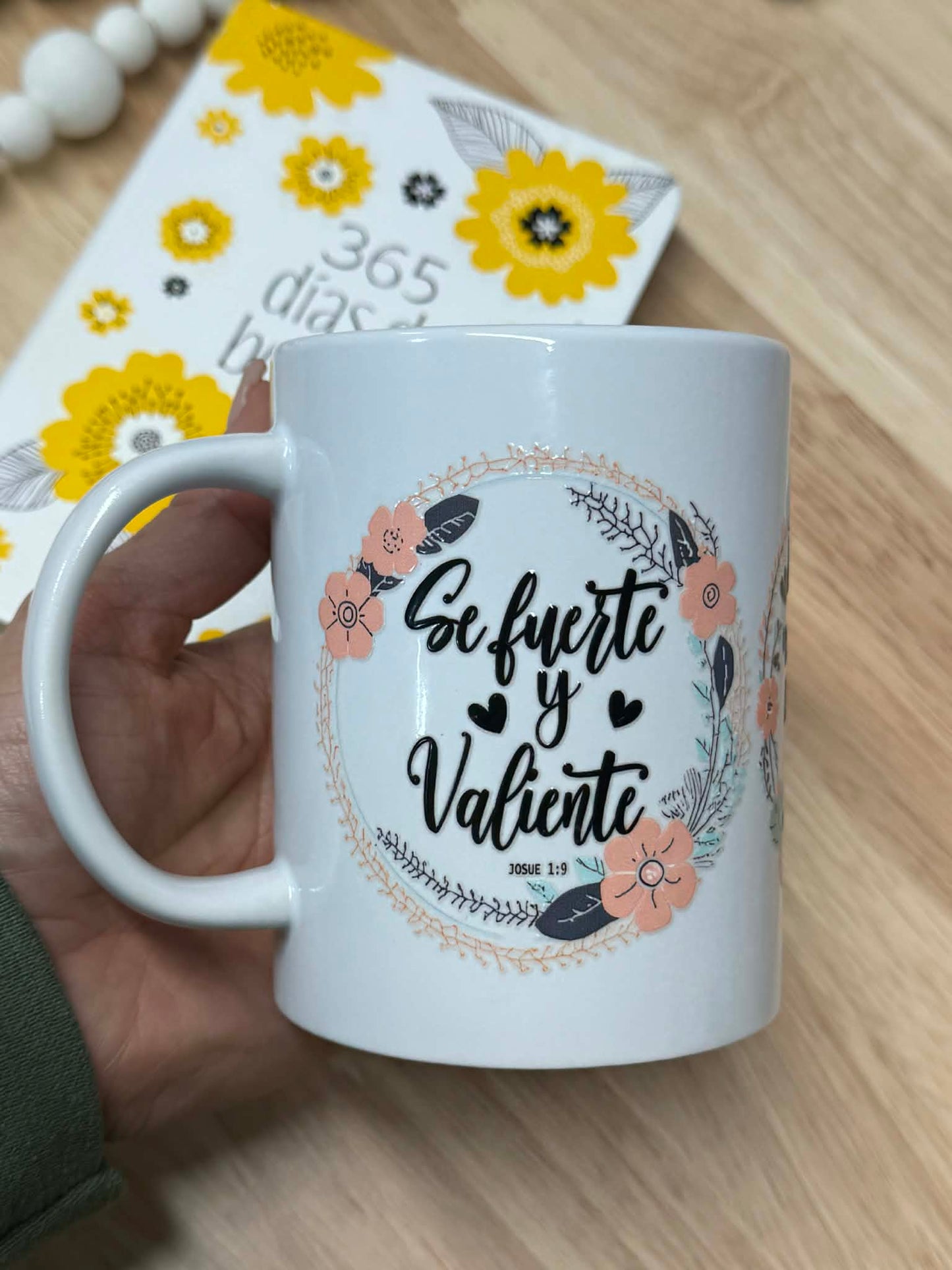 365 días de bondad (365 Days of Kindness, Spanish) Vaso gratis con tu compra