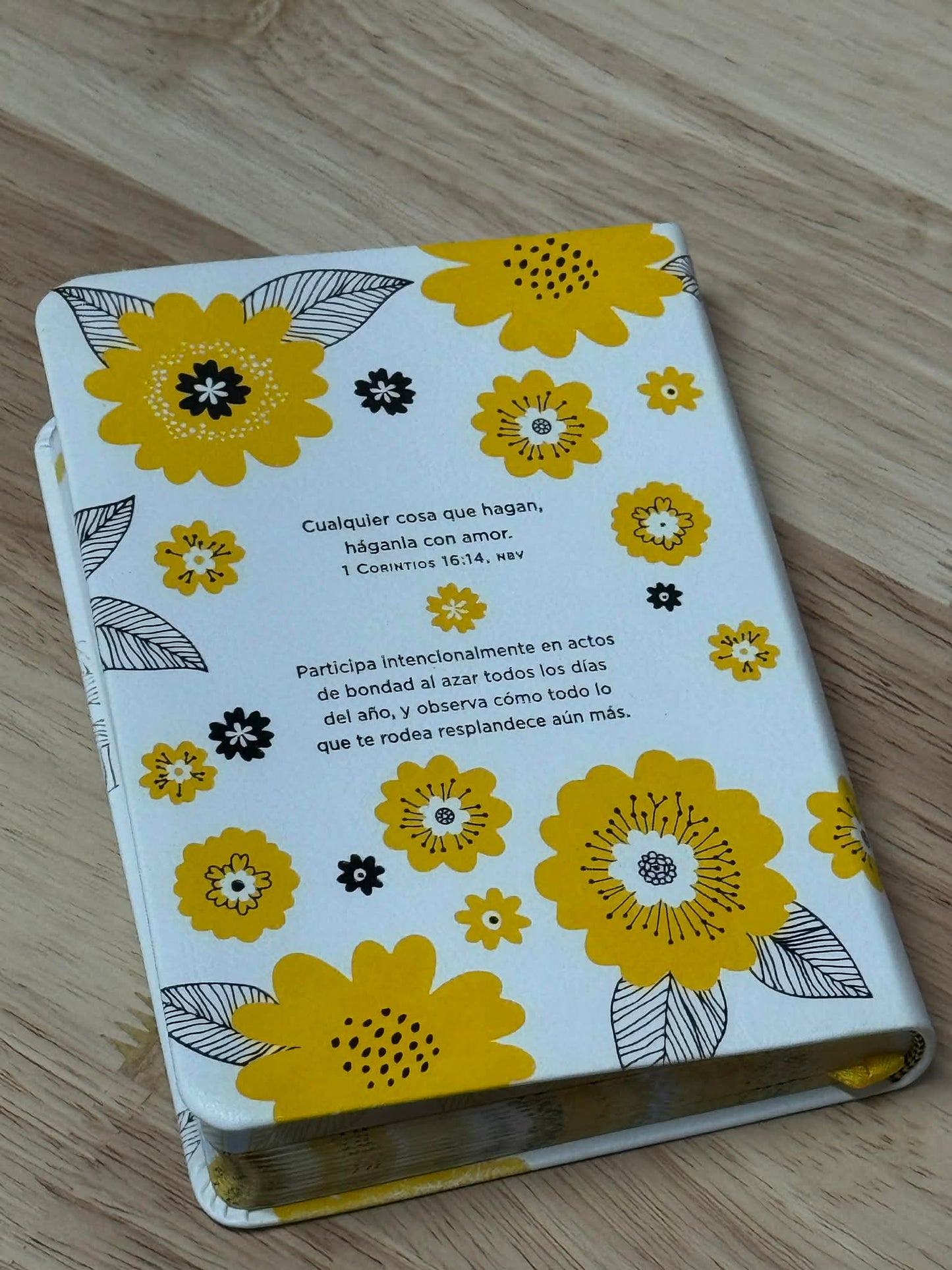 365 días de bondad (365 Days of Kindness, Spanish) Vaso gratis con tu compra