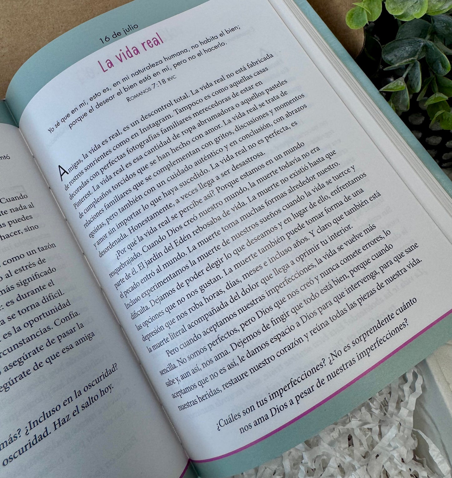 Christian Blessing Box | Faith-Based Gift Box ( Confia en Dios con cada aliento devocional )