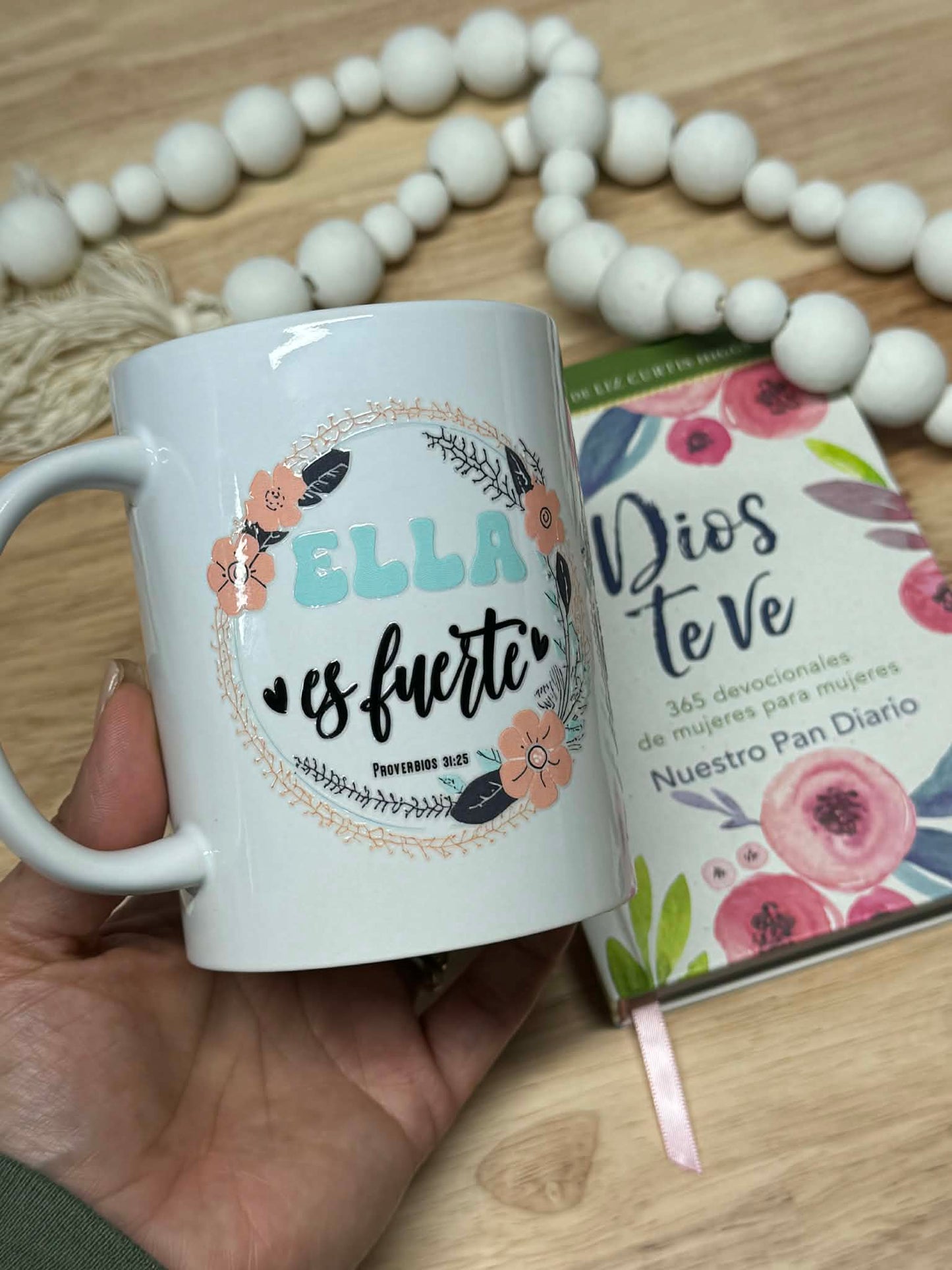 Dios te ve (God Sees Her) Vaso gratis incluido