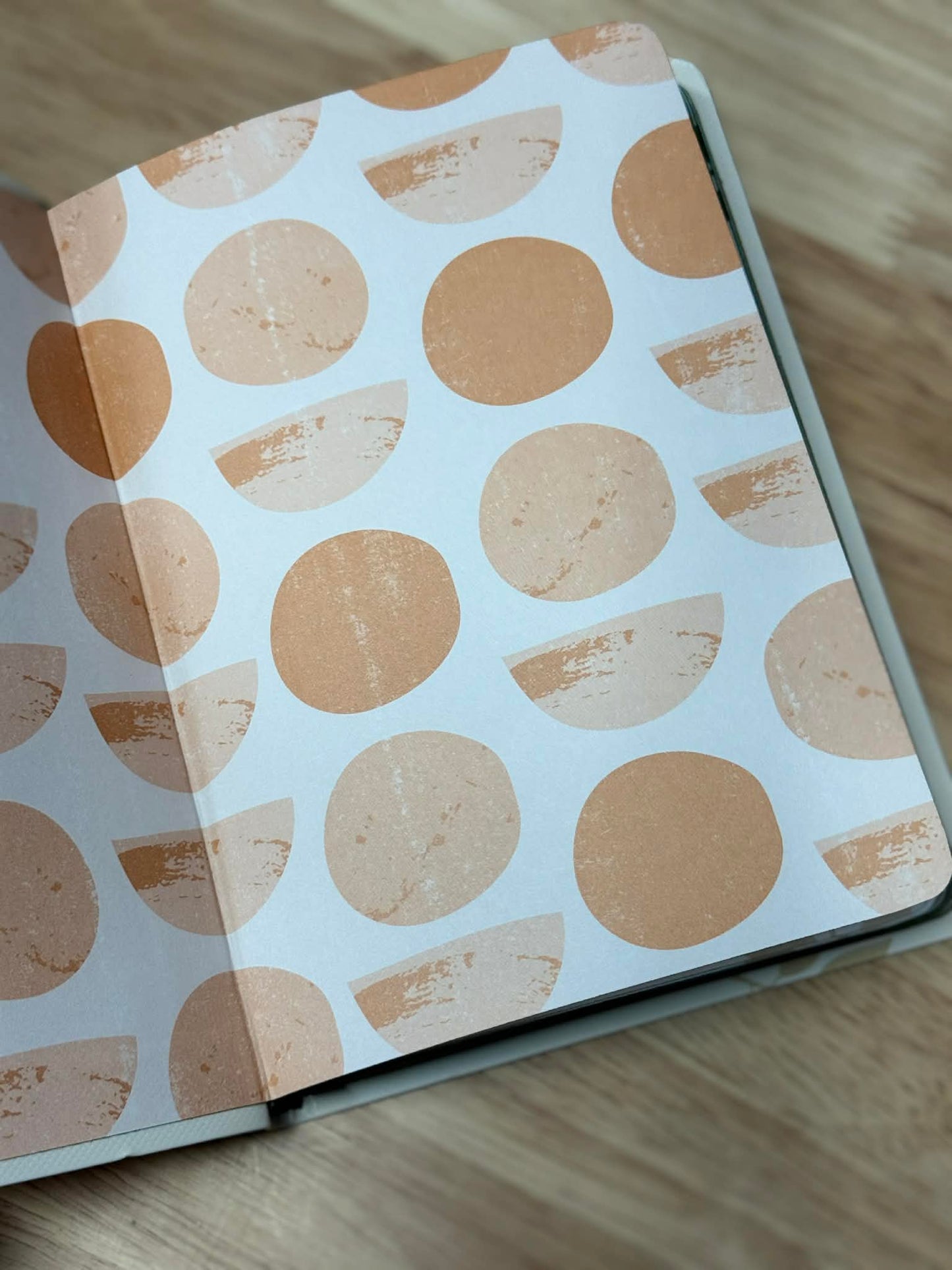 Pause and Pray: 180 Encouraging Devotional Prayers for Women