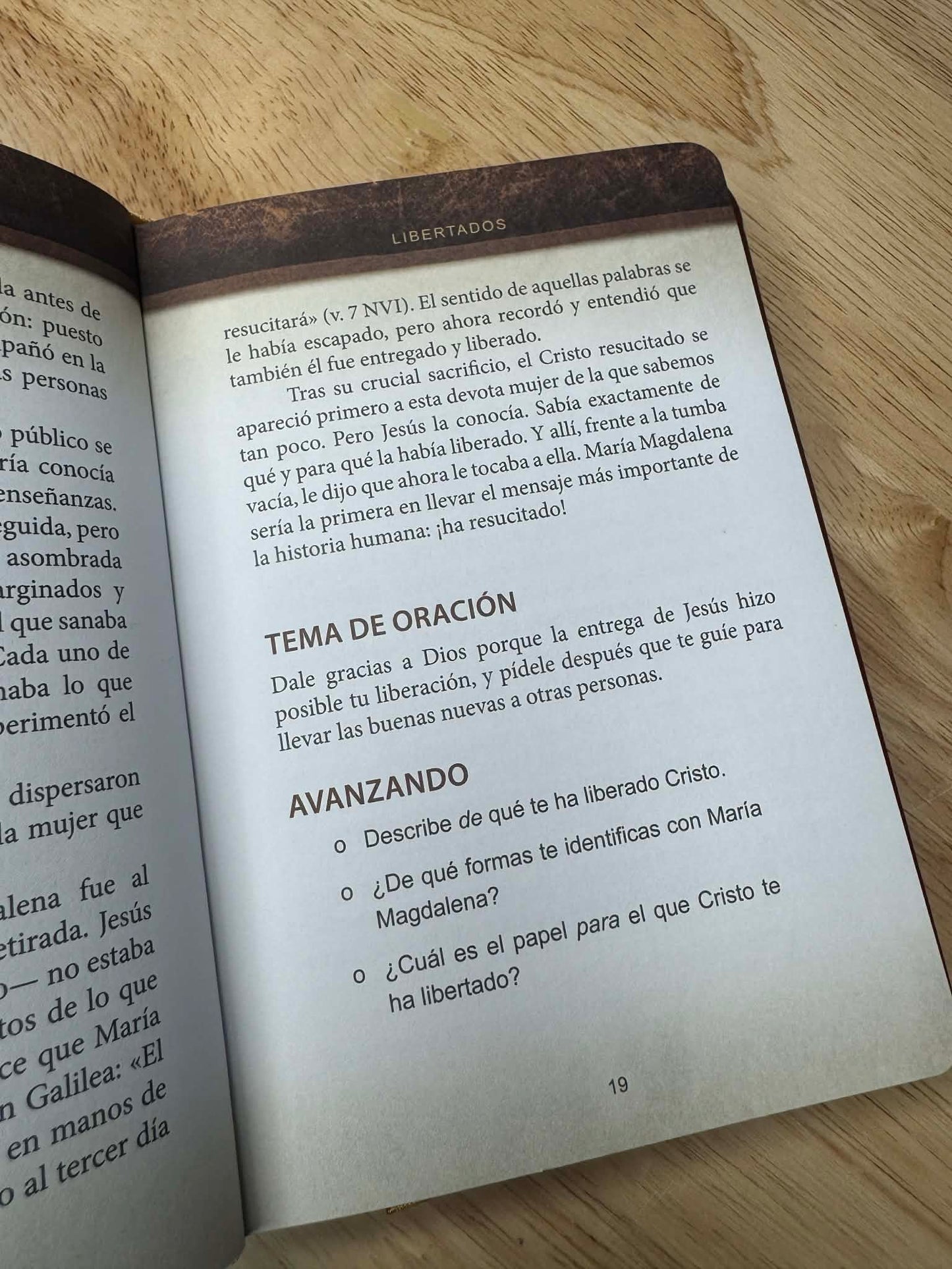 Los elegidos: 40 días con Jesús, libro uno  ( vaso gratis de vidrio incluido )