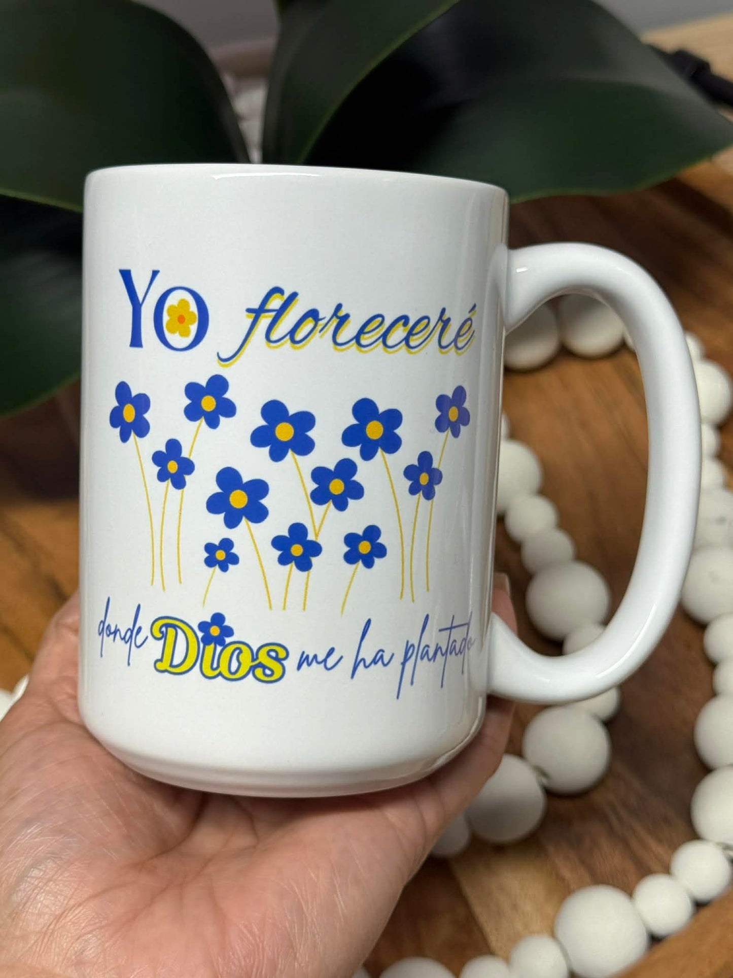 Yo floreceré donde Dios me ha plantado, Taza 15 oz Azul
