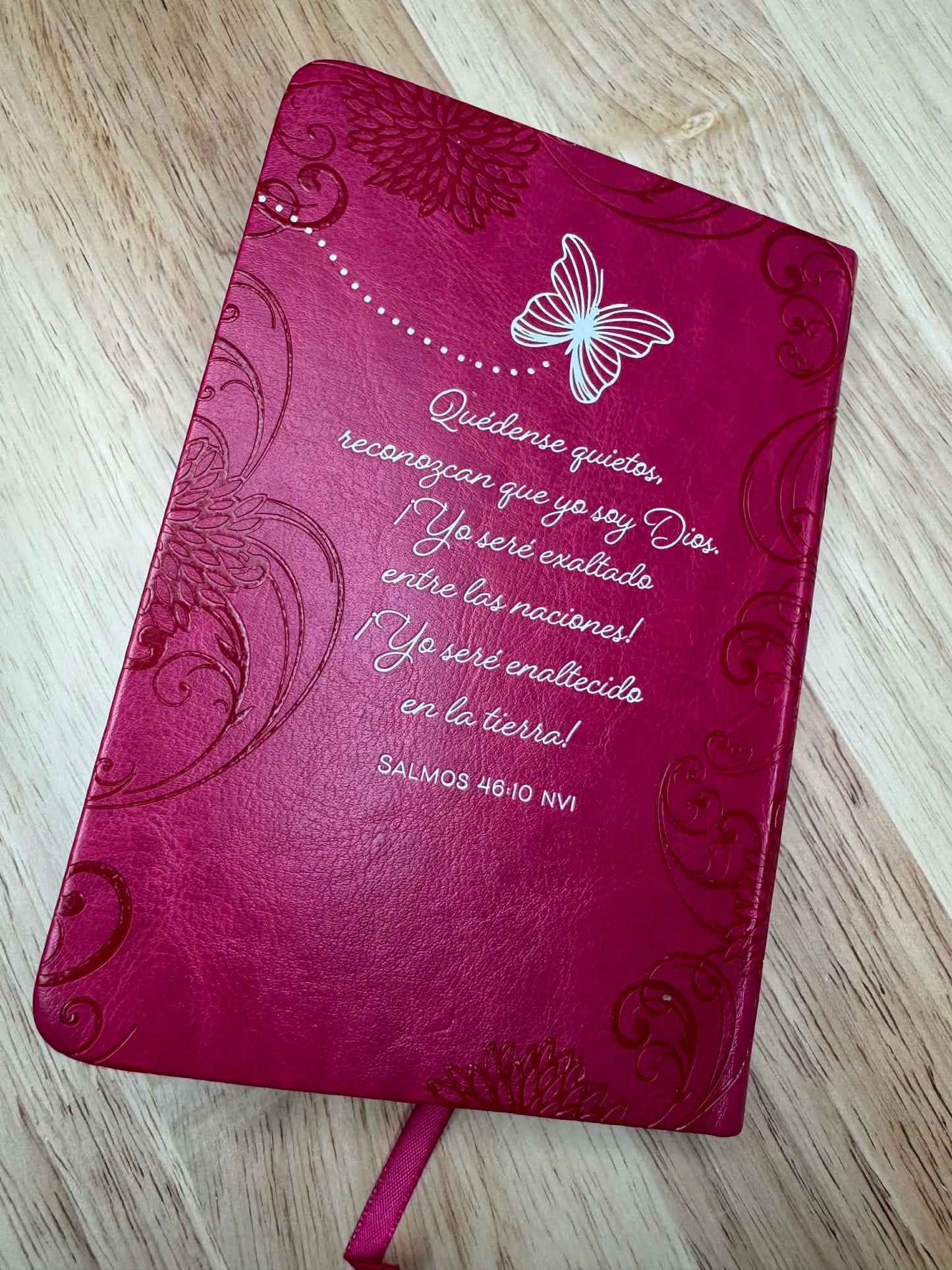 Descansa en la presencia de Dios, con monedero gratis