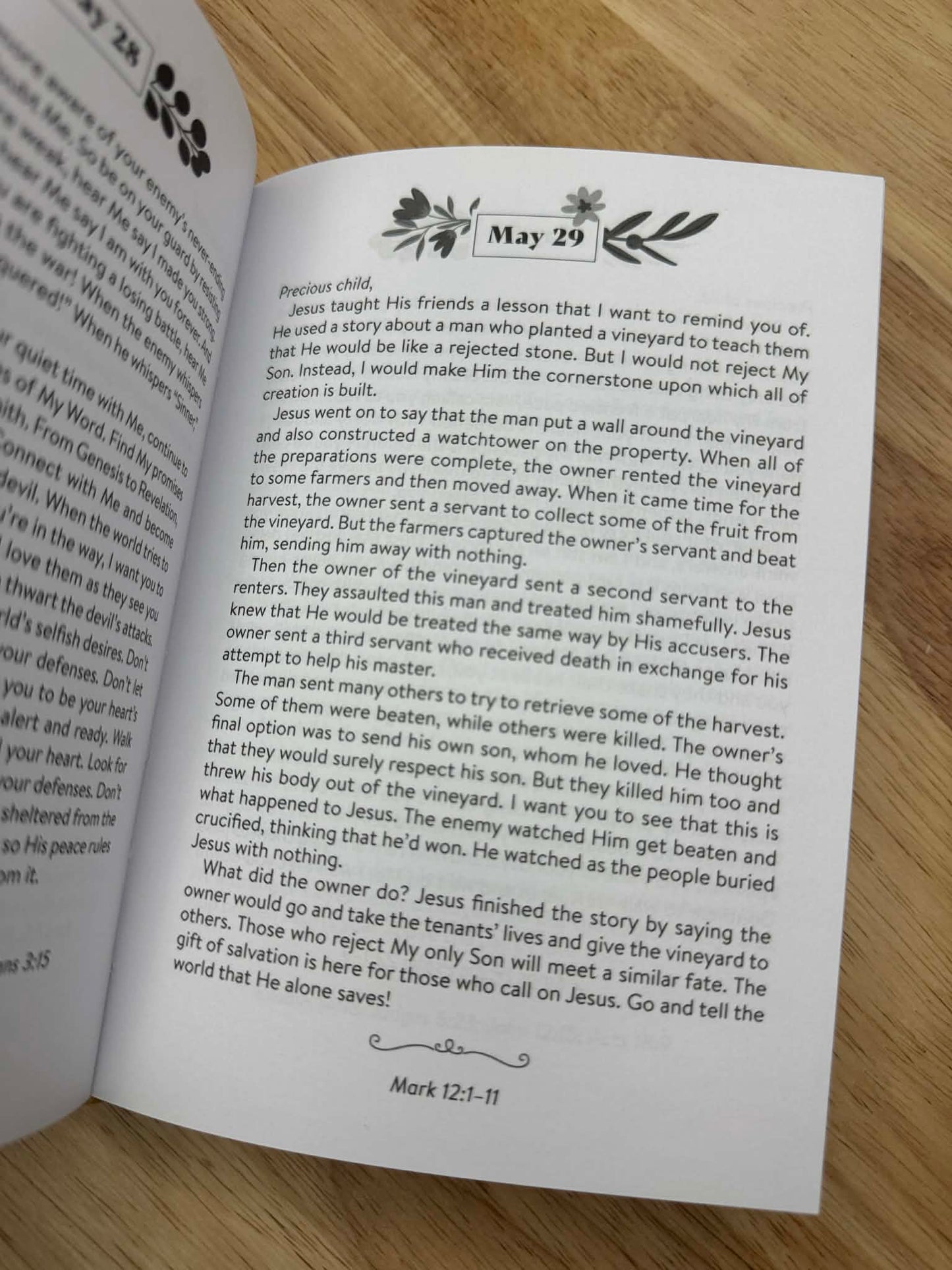 365 Days in God's Presence: A Devotional