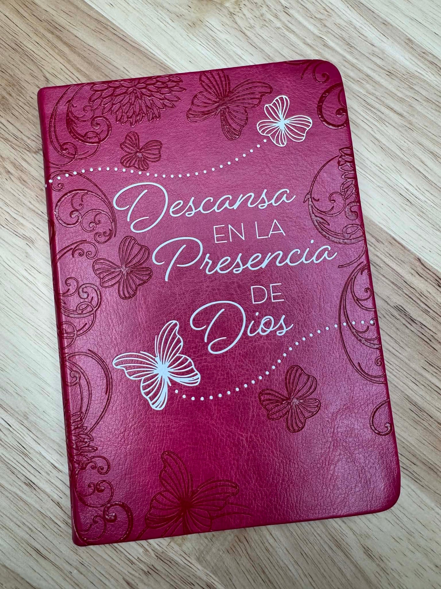 Descansa en la presencia de Dios, con monedero gratis