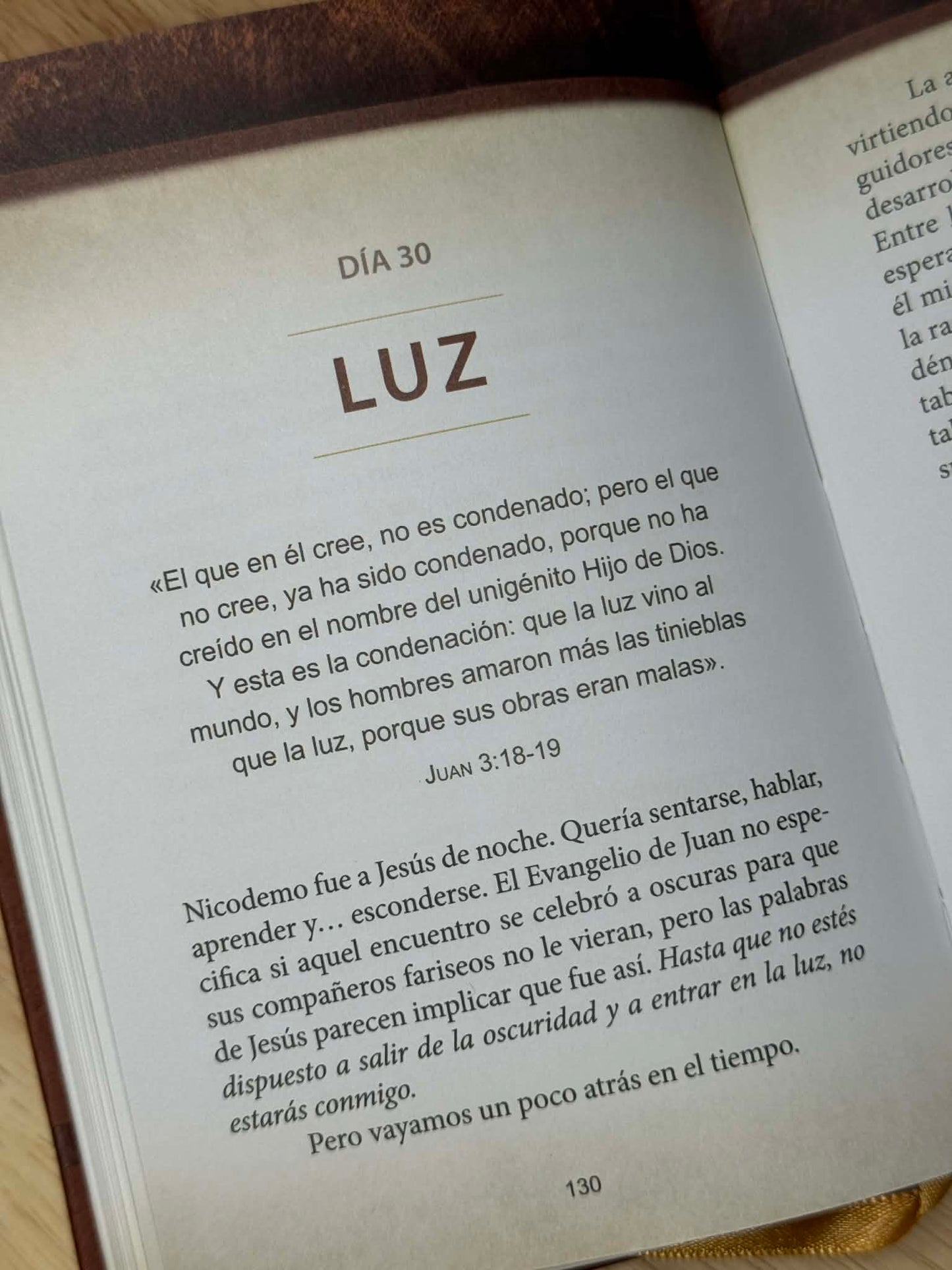 Los elegidos: 40 días con Jesús, libro uno  ( vaso gratis de vidrio incluido )