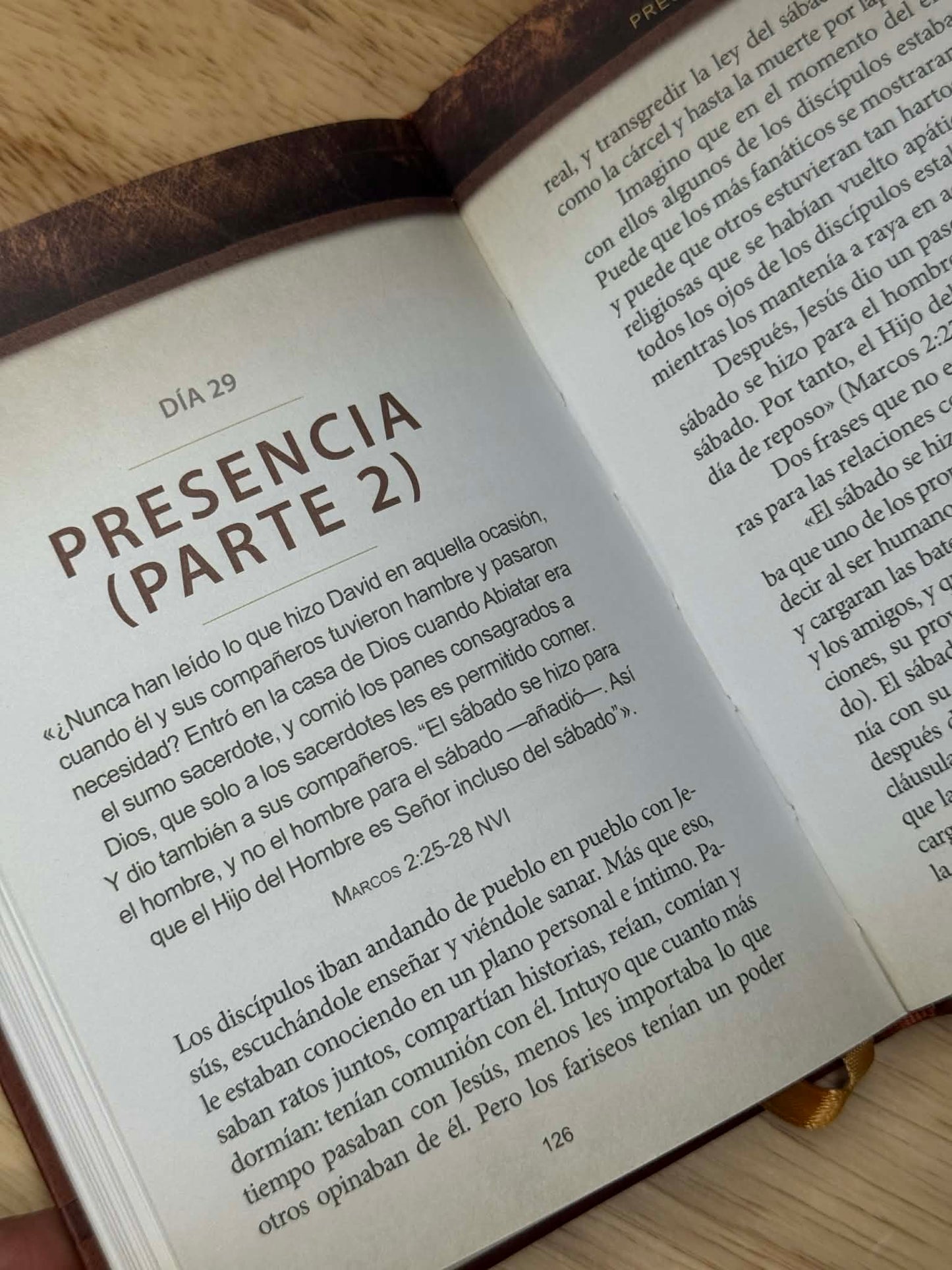 Los elegidos: 40 días con Jesús, libro uno  ( vaso gratis de vidrio incluido )