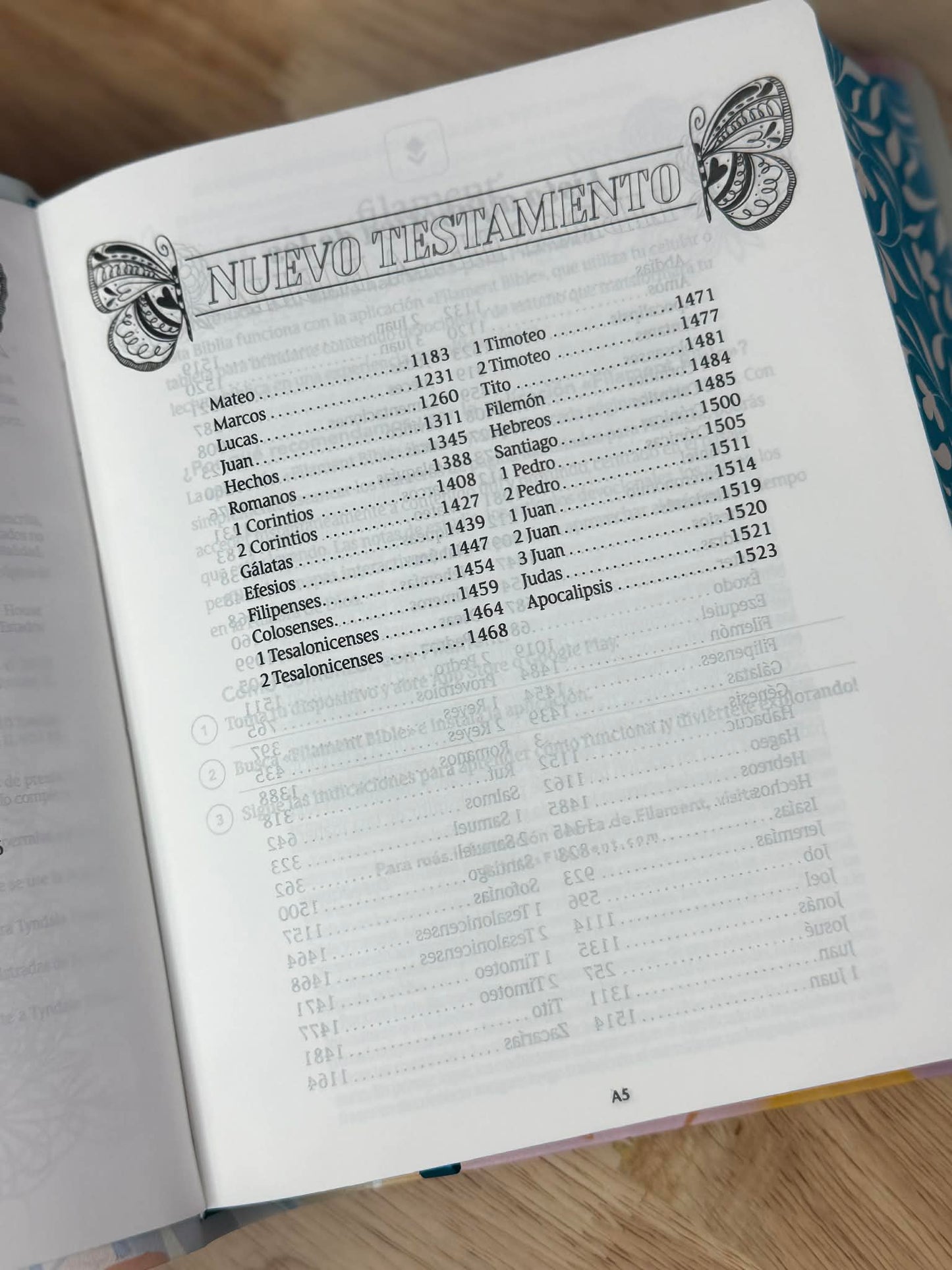 Biblia Inspira NTV con Filament, SentiPiel, Paraíso floral ( Vaso gratis con tu compra )