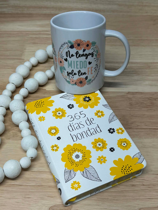 365 días de bondad (365 Days of Kindness, Spanish) Vaso gratis con tu compra